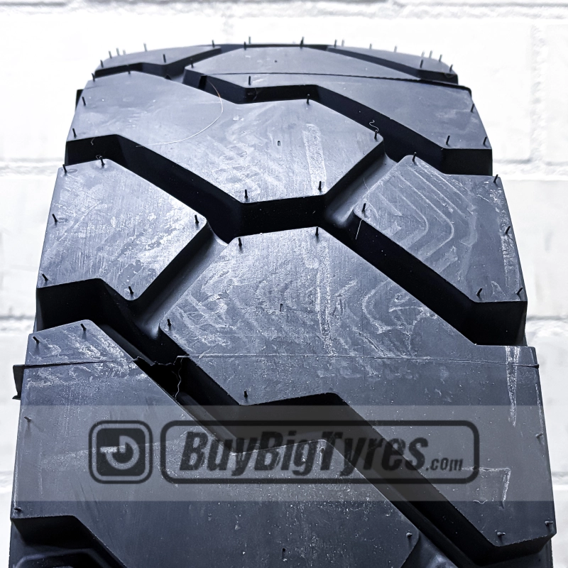 225/75R15 Michelin XZM